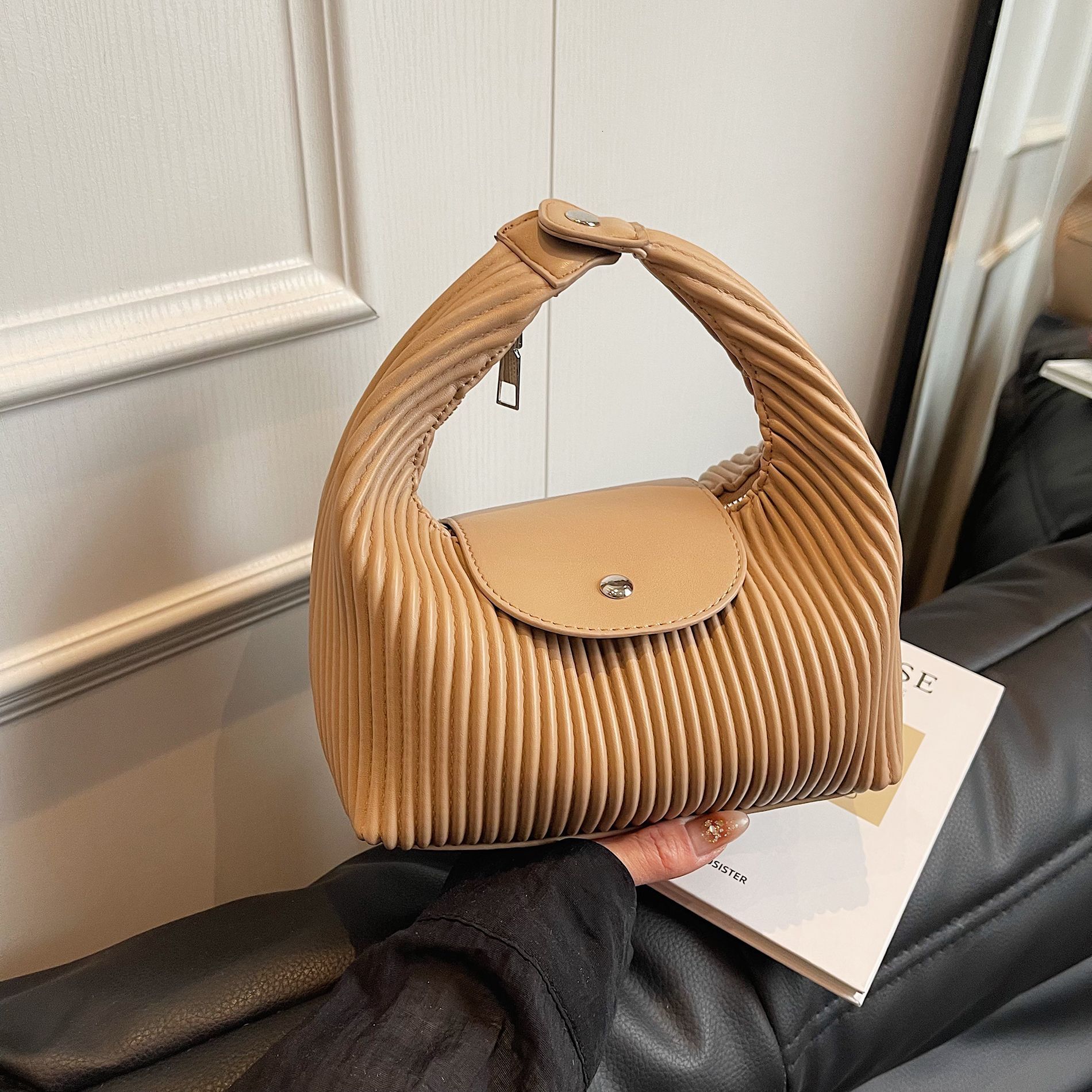 Luxury Brand Designer Bag Crossbody Bag Women's Bag 2025 New Dragon Bags Xiang Simple Commuting Pleated Trendy Versatile Shoulder Handbag