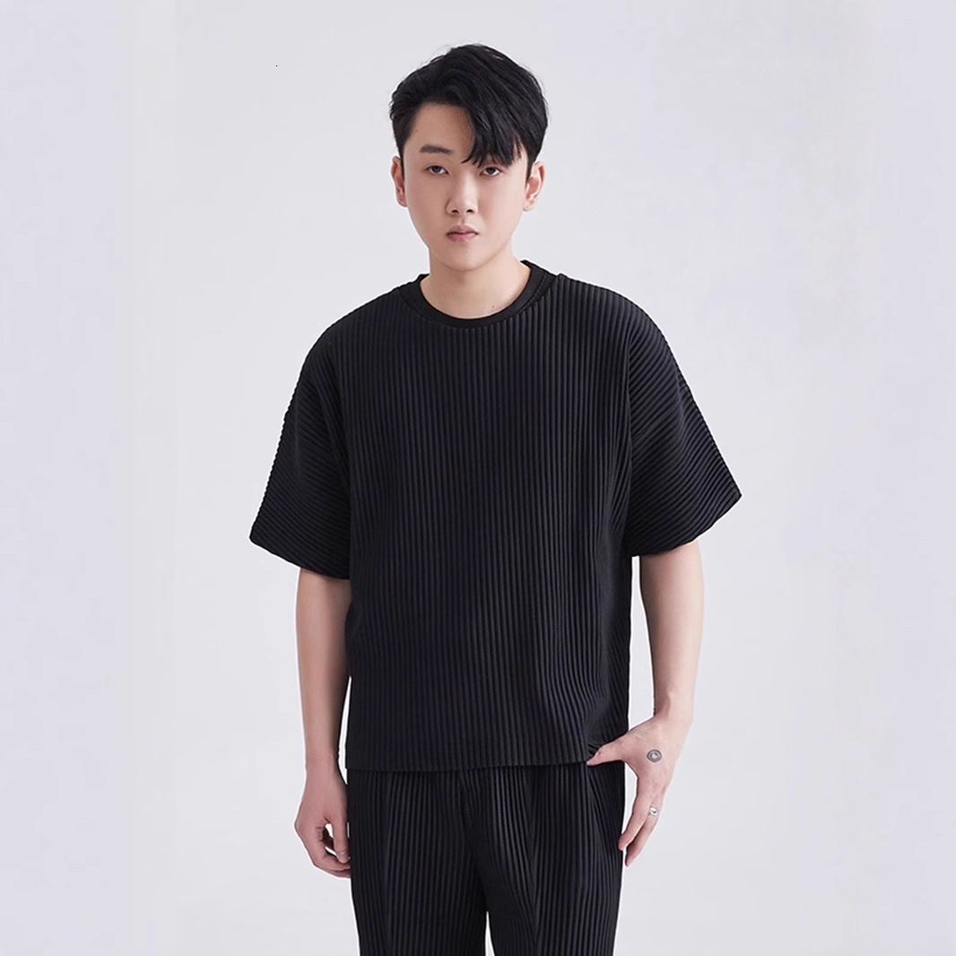 Miyake Pleated T Shirt For Men Summer Clothes Short Sleeve Plain T-Shirt Fashion Black Shirts Round Collar Sports Top 240311