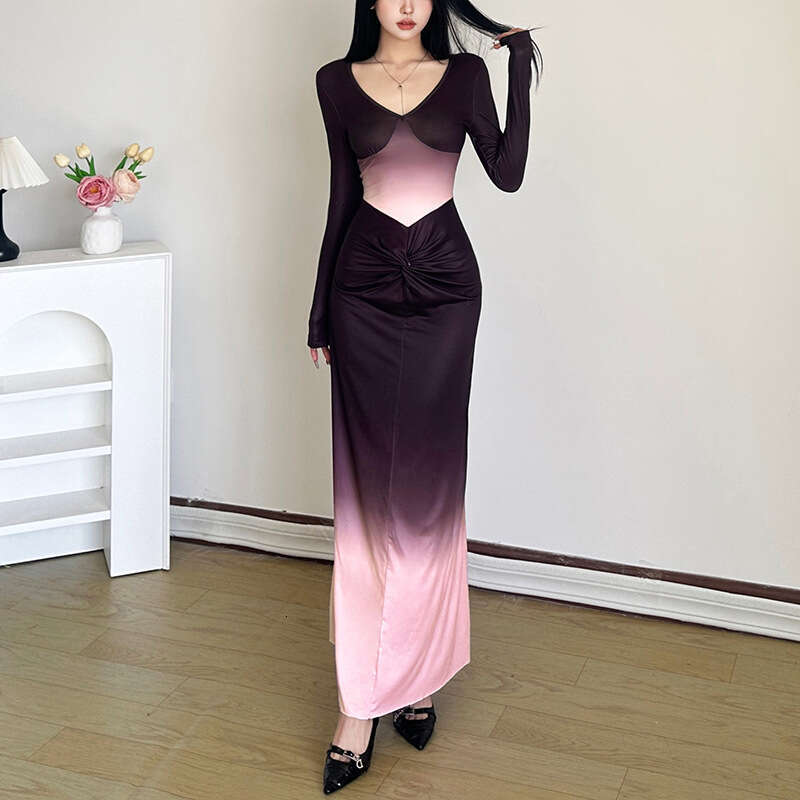 2024 Autumn New Women's Solid Color Slim Fit High Waist Fashion V-neck Gradient Long Sleeve Dress 0bd