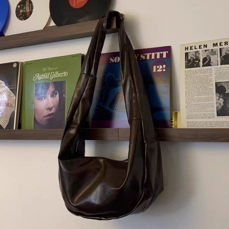 Vintage Commuter Messenger Bag Women's Shoulder Bag Travel Large Capacity Dumpling Bag