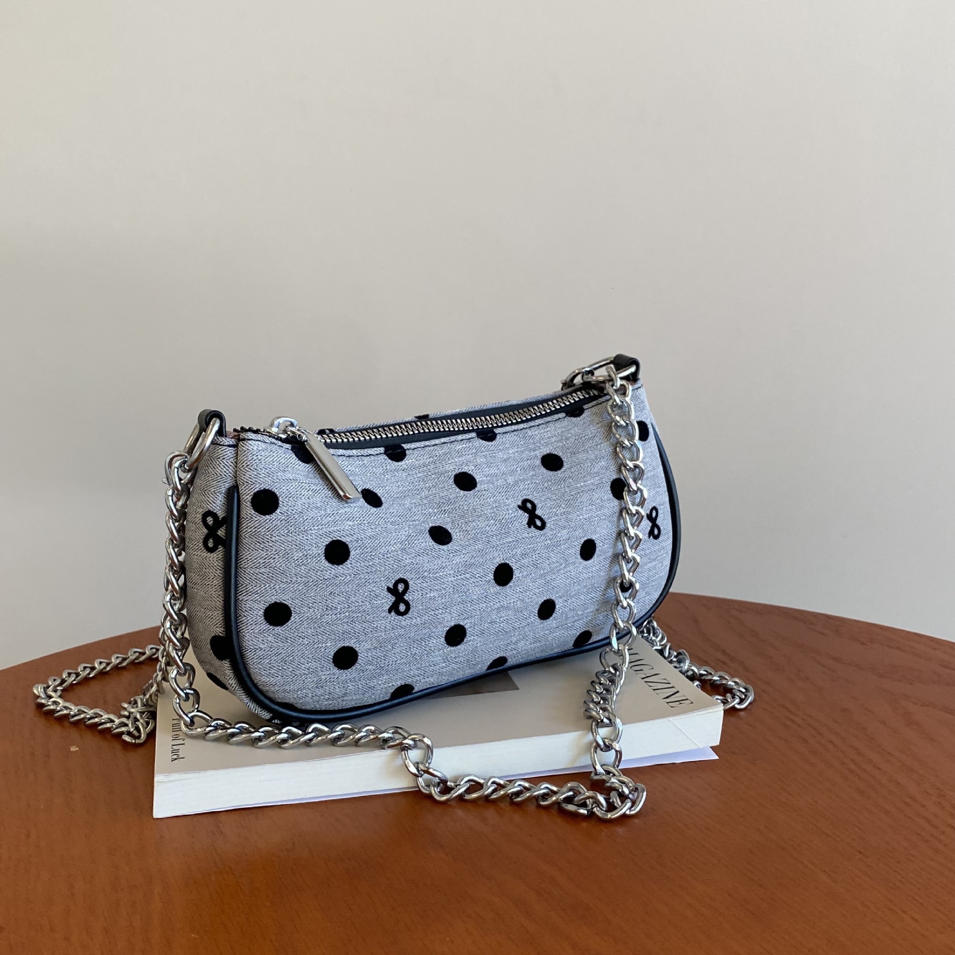 Luxury Brand Designer Bag Korean Style Trendy Polka Dot Bow Pillow Bag Fashionable Women's Bag Chain Embroidery Niche Single Shoulder Crossbody B