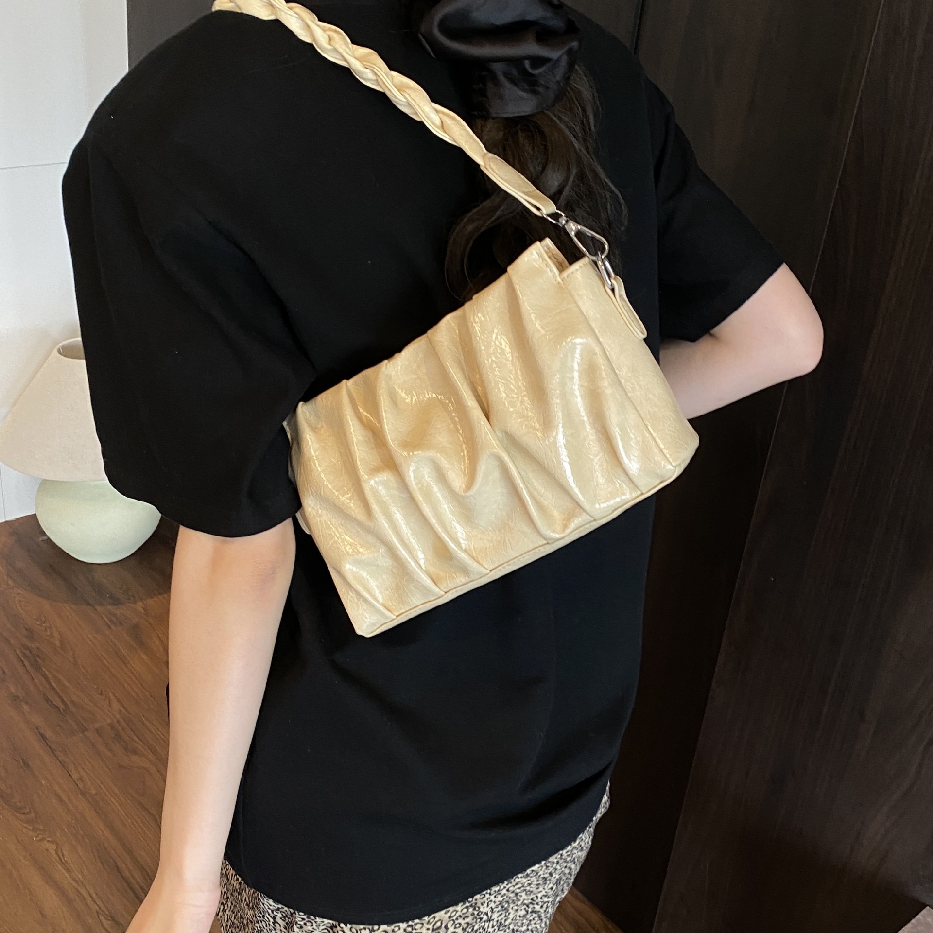 Luxury Brand Designer Bag Korean Style Pleated Cloud Bag Woven Trendy Original Design Underarm Bag Fashionable European And American Hot Girl Single S