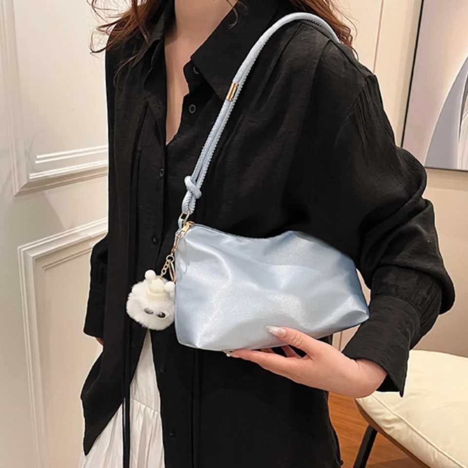 High Quality Solid Color Fi Elegant Shoulder Bag Smooth Cloth Satin Underarm Bag Leisure Shoulder Bag Y250725