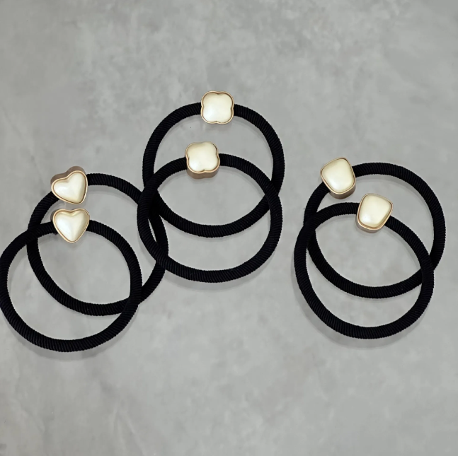 Elegant Love Clover Design Women's Hair Ties - Gentle Pearls & Soft Elastics for Everyday Use