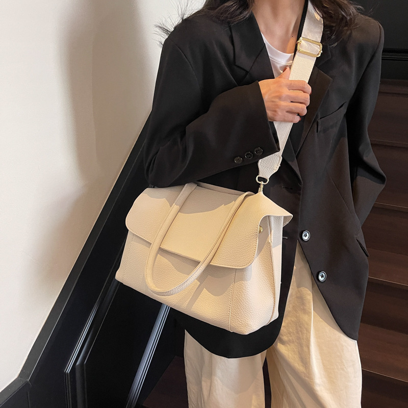 Summer New Women s Shoulder Bag New Large Capacity Handbag Flip Underarm Bag Summer New Women s Crossbody Bag New Lychee Pattern Designer Bag