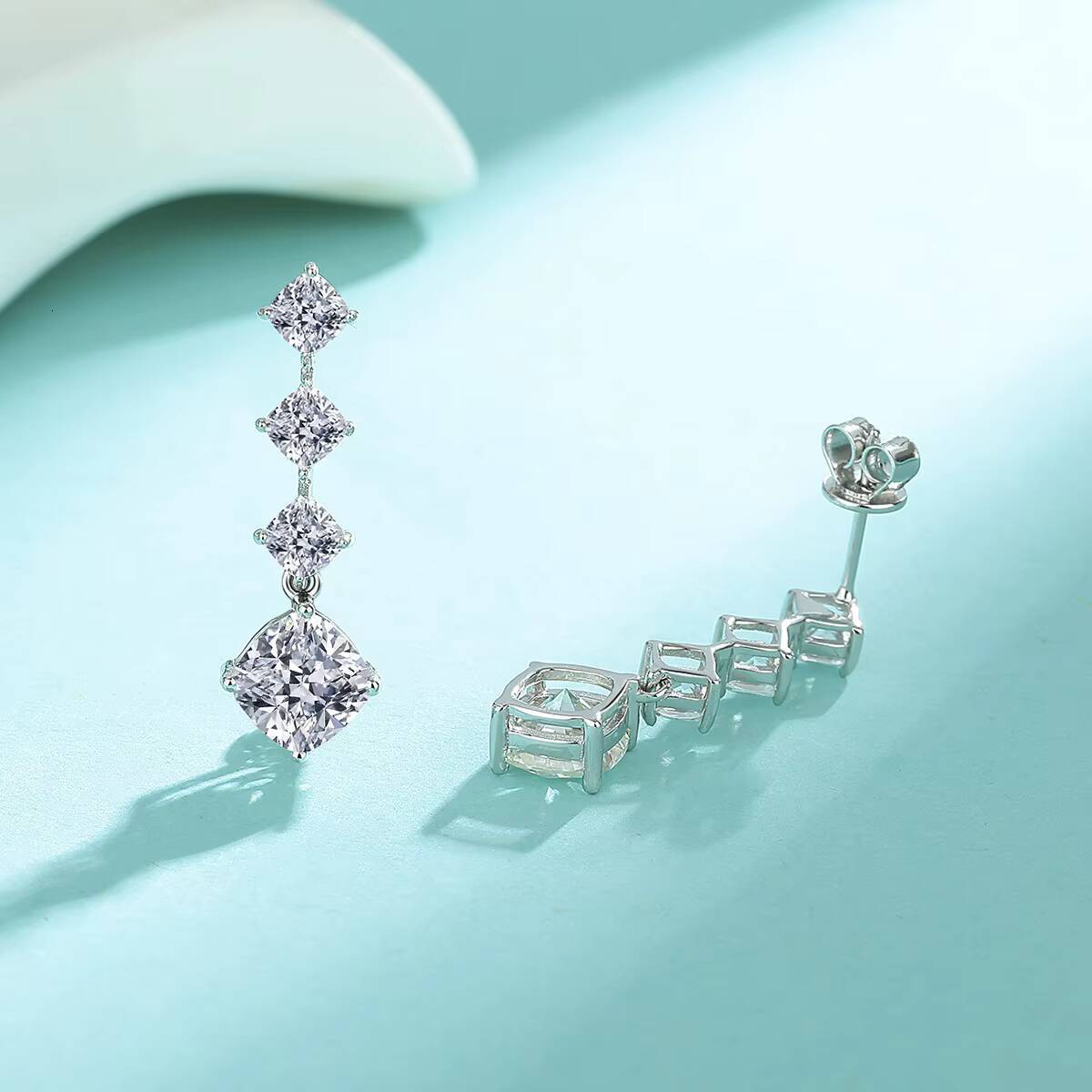 Wholesale 925 Sterling Silver Diamond Style GRA VVS 2ct Moissanite Earrings for Women Retro Luxury Fashion Jewelry for Weddings