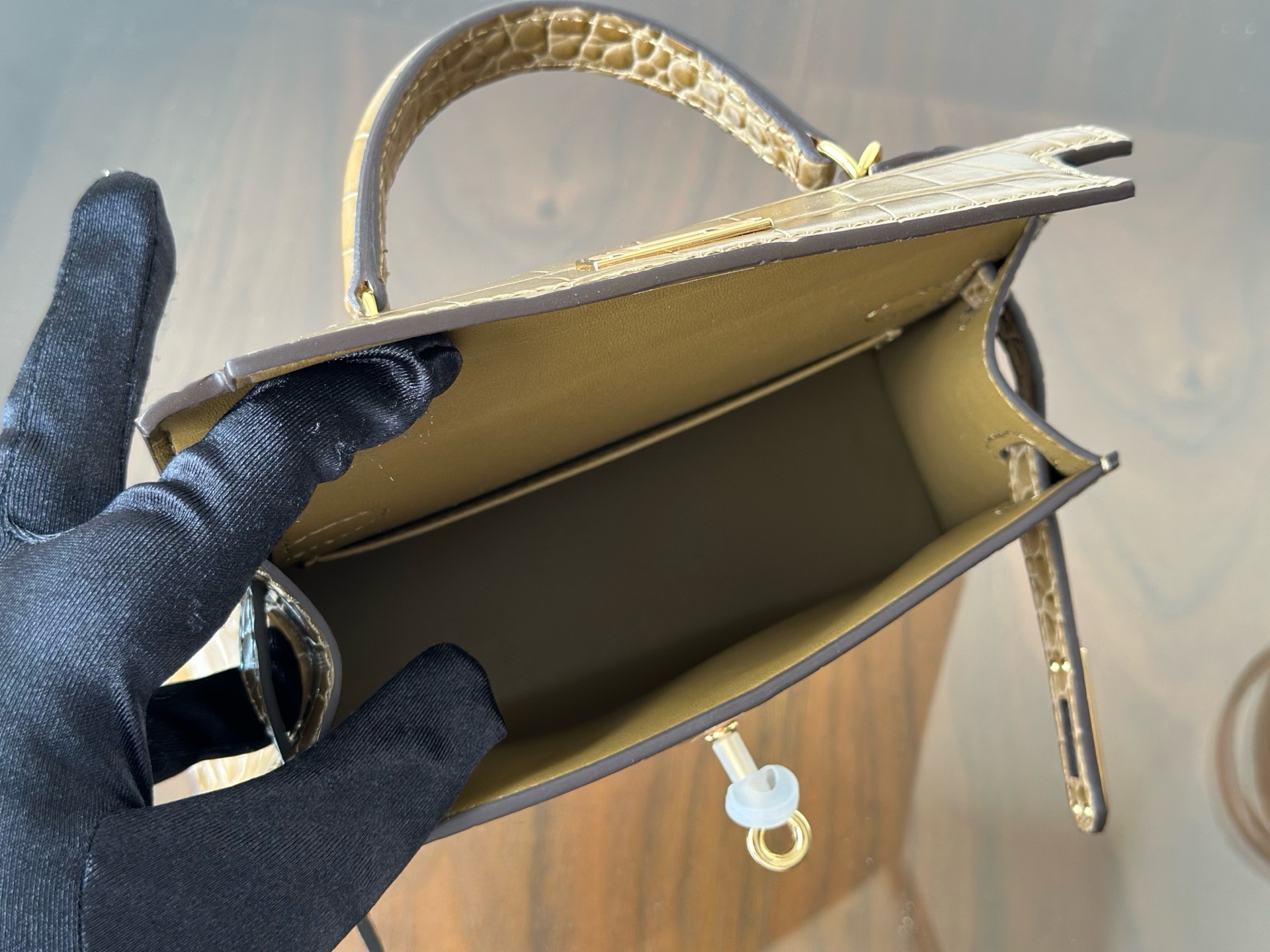 High-quality designer bag: Hand-sewn wax thread shoulder bag, fashionable crossbody bag, high-quality rare leather handbag 19cm