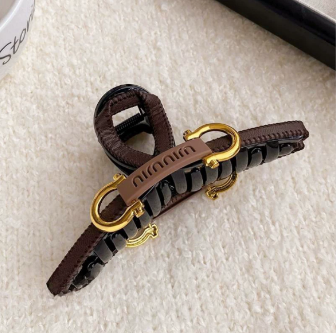 Elegant leather high-end style large shark clip new style hair clip women's light luxury and fashionable back head plate hair clip