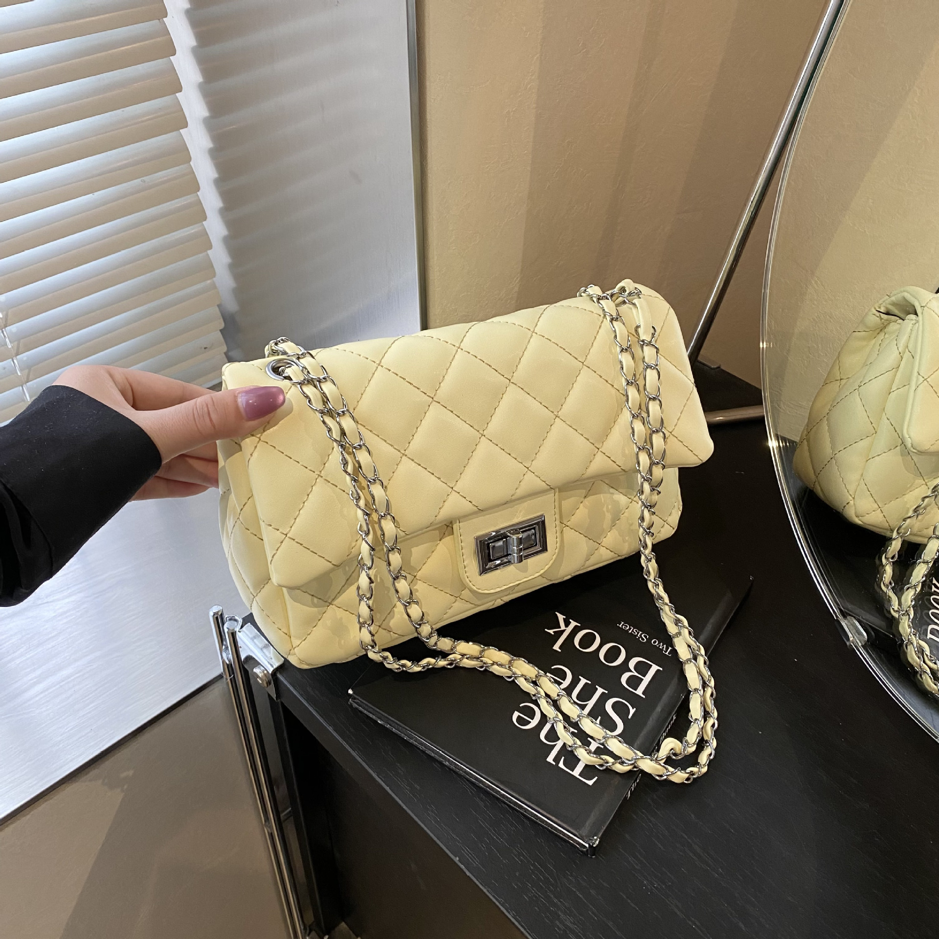 Luxury Brand Designer Bag Quilted Chain Bag For Women 2025 Spring Summer New Fashion High-End Feel Women's Shoulder Crossbody Bag Versatile Small
