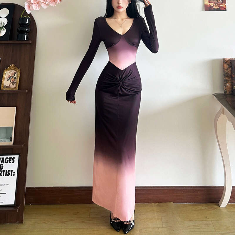 2024 Autumn New Women's Solid Color Slim Fit High Waist Fashion V-neck Gradient Long Sleeve Dress 0bd