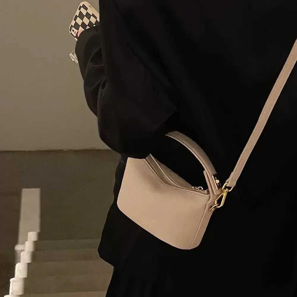Simple and retro handbag crossbody bag soft leather small square bag Y250725