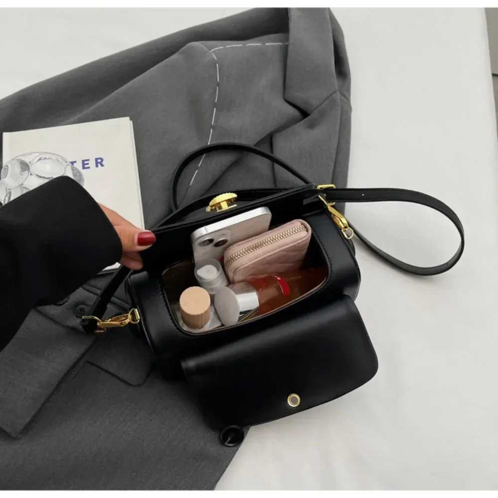 Classic Black Shoulder Bag Mens Versatile Crossbody Square Bags 2025 New Large Capacity Textured Leather Flap Handbags Y250725