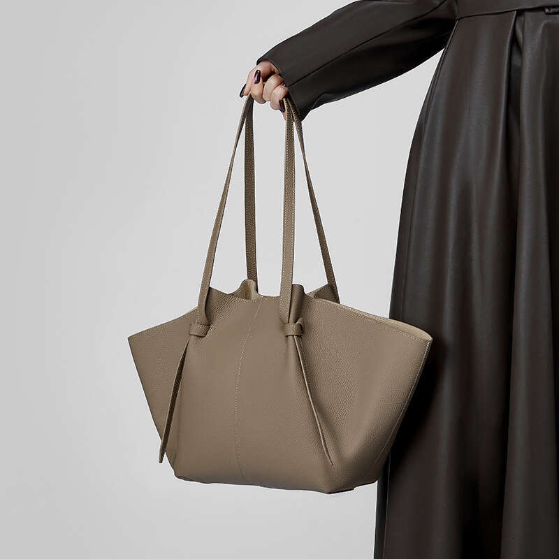 New designer bag luxury bag Tote Genuine Leather Women's Fashion Batwing Versatile Commuter Large Handbag Wing Bag