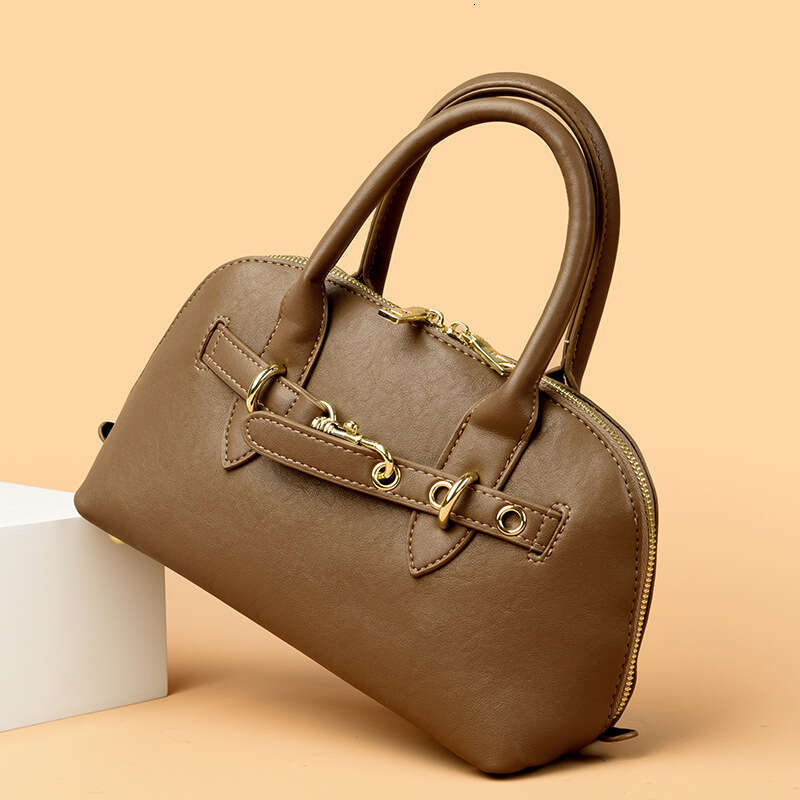 Handheld Commuter for Women, Autumn and Winter New Trendy Niche Underarm Bag, Large Capacity Bowling Shell Bag