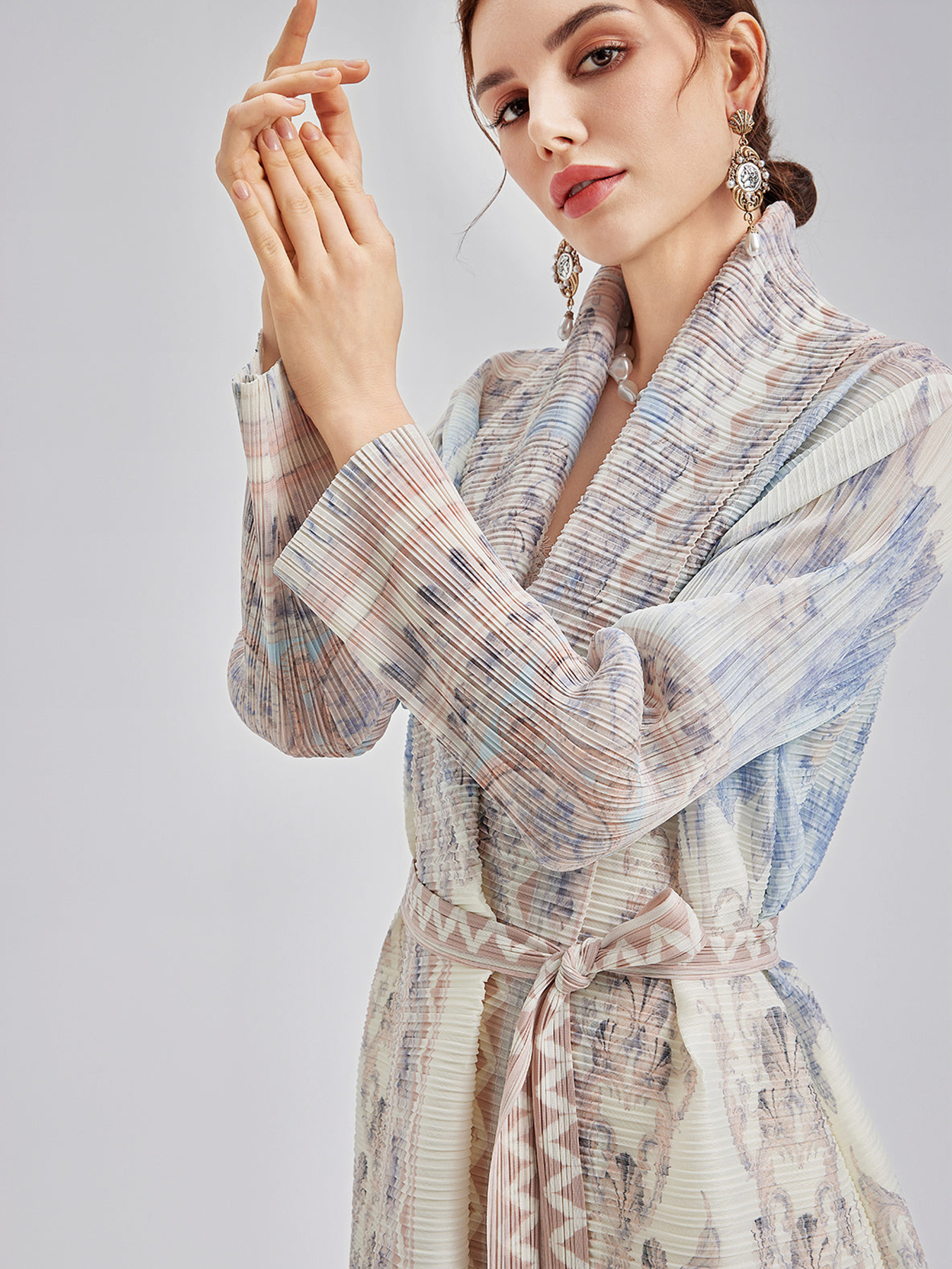 Ethnic ClothingThe Abaya long windbreaker for women is elegant, loose, large-sized printed cardigan and shawl in an Arabian style. It's trendy NZ