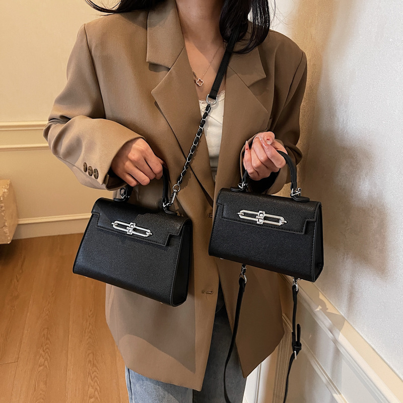 2025 Summer New Women's Shoulder Bag Mini Niche Design Handbag Mini Handheld Summer New Women's Crossbody Bag Summer New Designer Bag