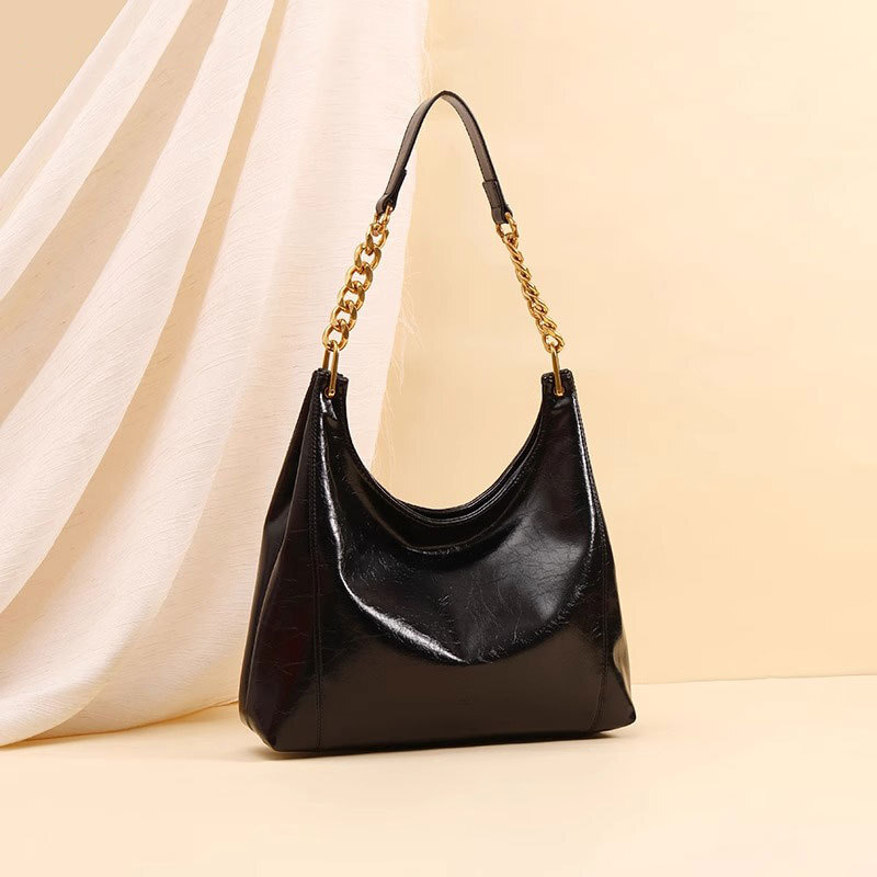 2025 autumn new shoulder bag with large capacity, niche design, versatile fashion, underarm bag, soft leather women's crossbody bag, designer bag