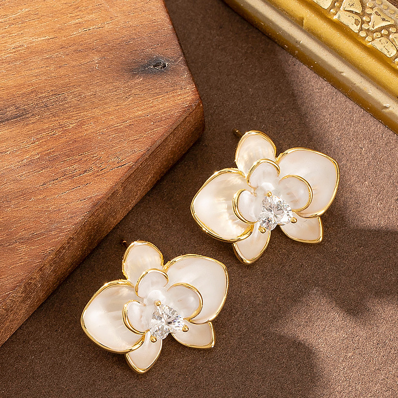 French Style Gentle Sweet Exquisite Oil Drop Dia-Encrusted White Petal Earrings for Women, Versatile and High-End Sier Needle Ear Jewelry