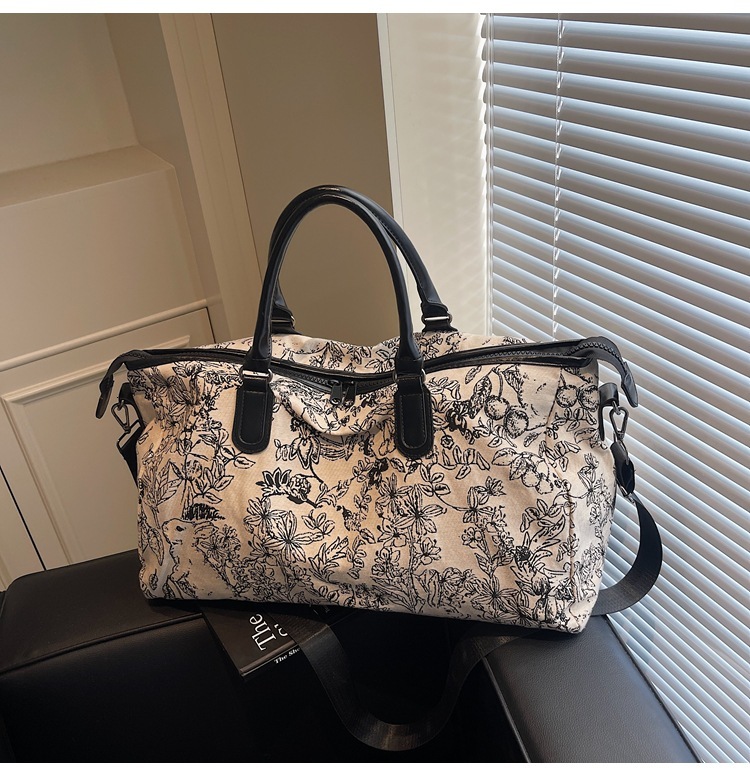 Men's Large Capacity Shoulder Bag 2025 New Women's Luxury Brand Handbag Fashion Design Personalized Leisure Commuter Travel Bag Outdoor Comm