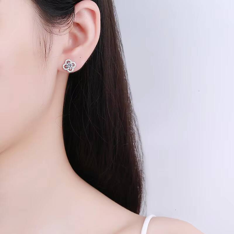 Qimei 925 Sterling Silver Ladies Moissanite Earrings Trendy Earrings 2024 Moissanite Stud Earrings