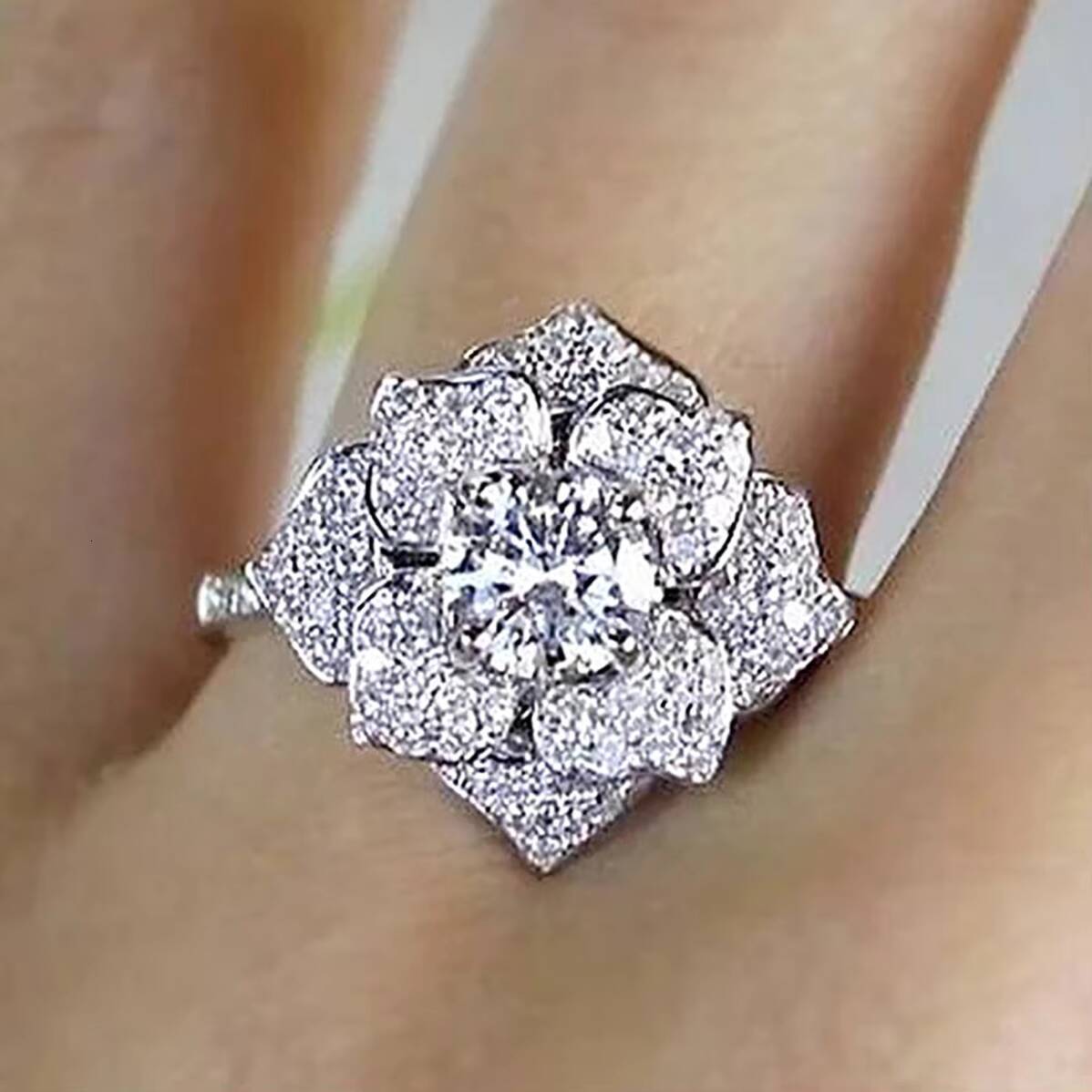 CAOSHI Luxury Flower Design Full Paved Simulated Moissanite Finger Rings for Exquisite Women Wedding Silver Plated CZ Rings OEM