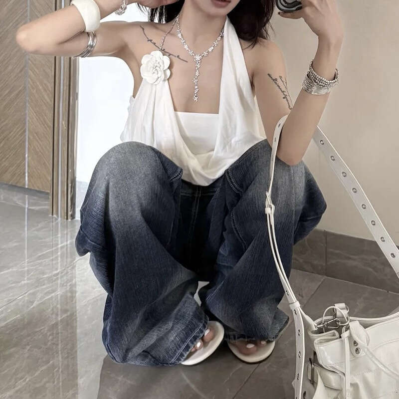 2025 Summer INS Style Solid Color Sleeveless 3D Flower Halter Neck Design Versatile Camisole for Women 54a