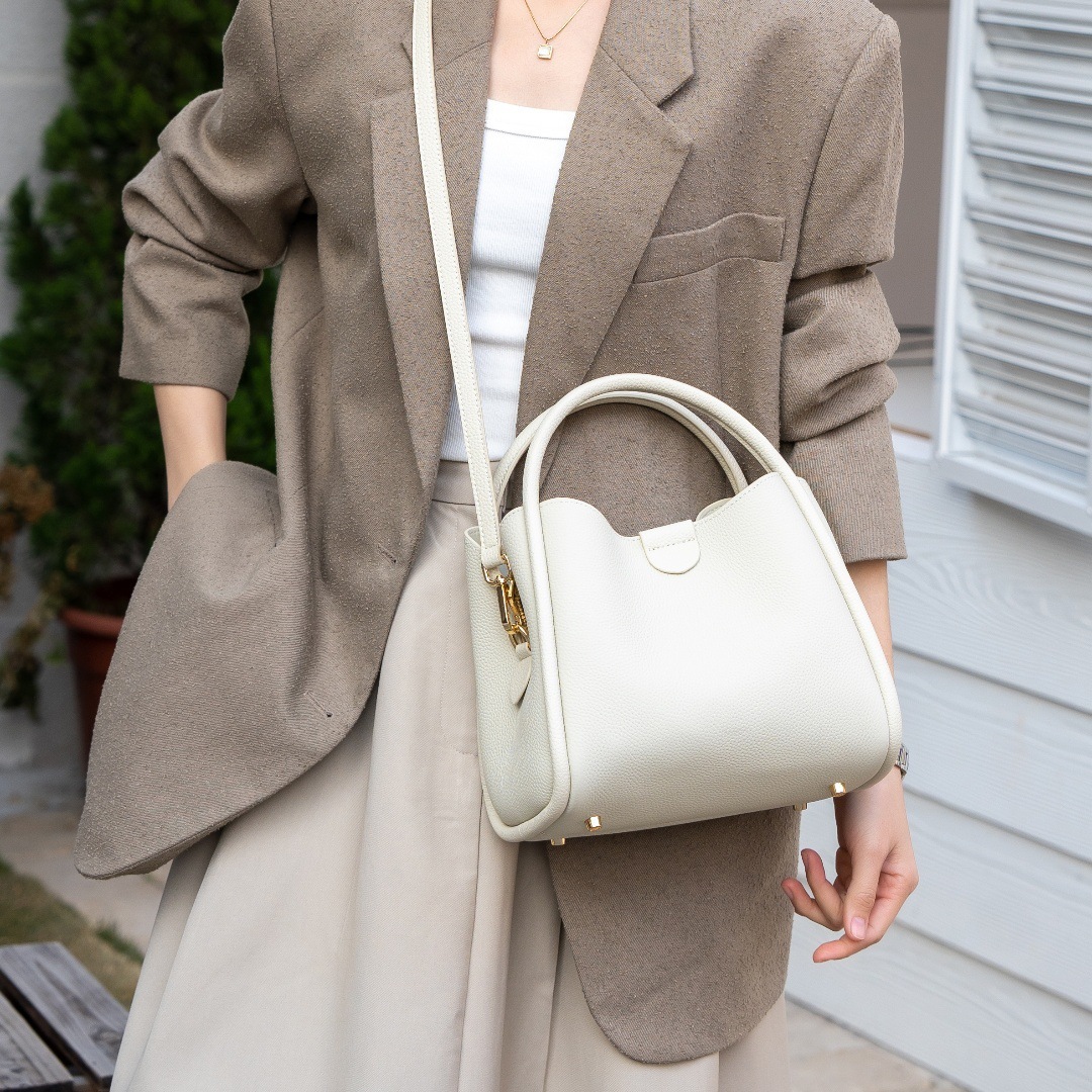designer bag 2025 New Elegant Single Shoulder Bag Simple Fashion Versatile Large Capacity Commuter Bag Handbag Bucket Bag Simple Crossbody Bag