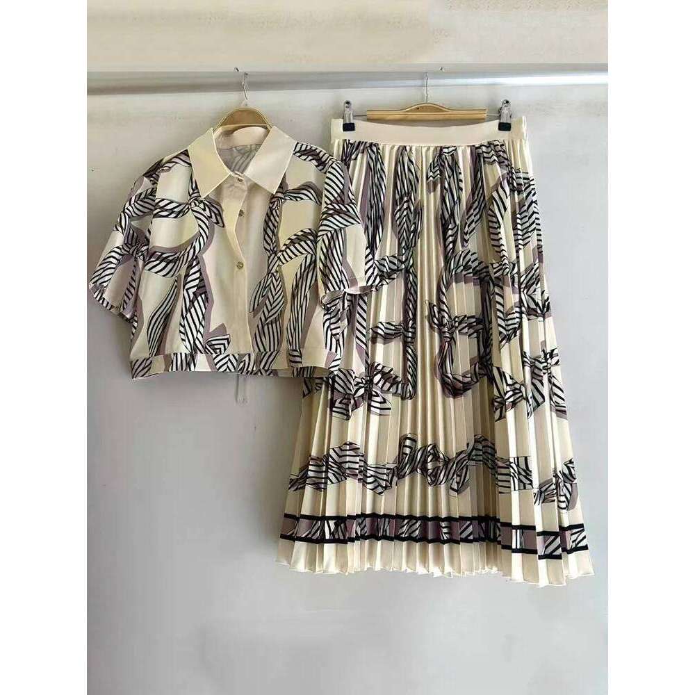 Designer Leisure High Quality Vintage geometric print lapel short shirt two-piece 2025 summer women's wear + high waist loose pleated skirt fashi