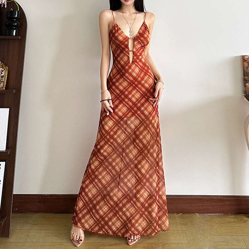 2025 Spring New Women's Solid Color Slim Fit High Waist Fashion V-neck Strap Sleeveless Dress 8b0
