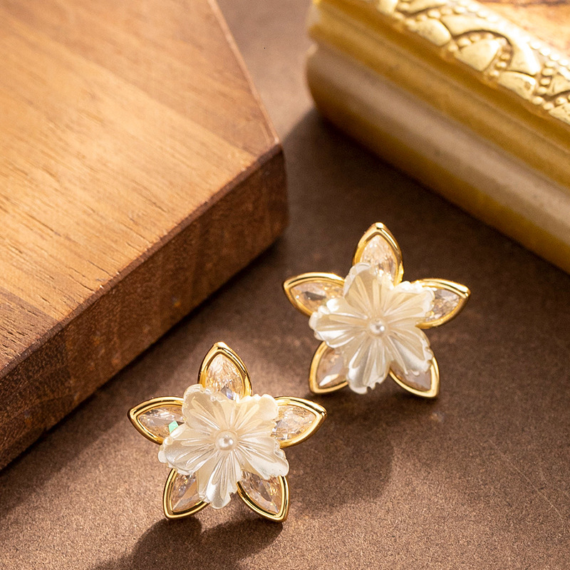 Sier Needle Forest Sweet Delicate Fresh Small Dia Zircon Pearl Floral Earrings for Women Niche INS Style Ear Jewelry