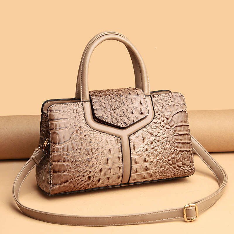 Women's Genuine Leather New Model for Middle-aged Moms Crocodile Pattern Elegant Versatile Handbag Shoulder Bag Casual