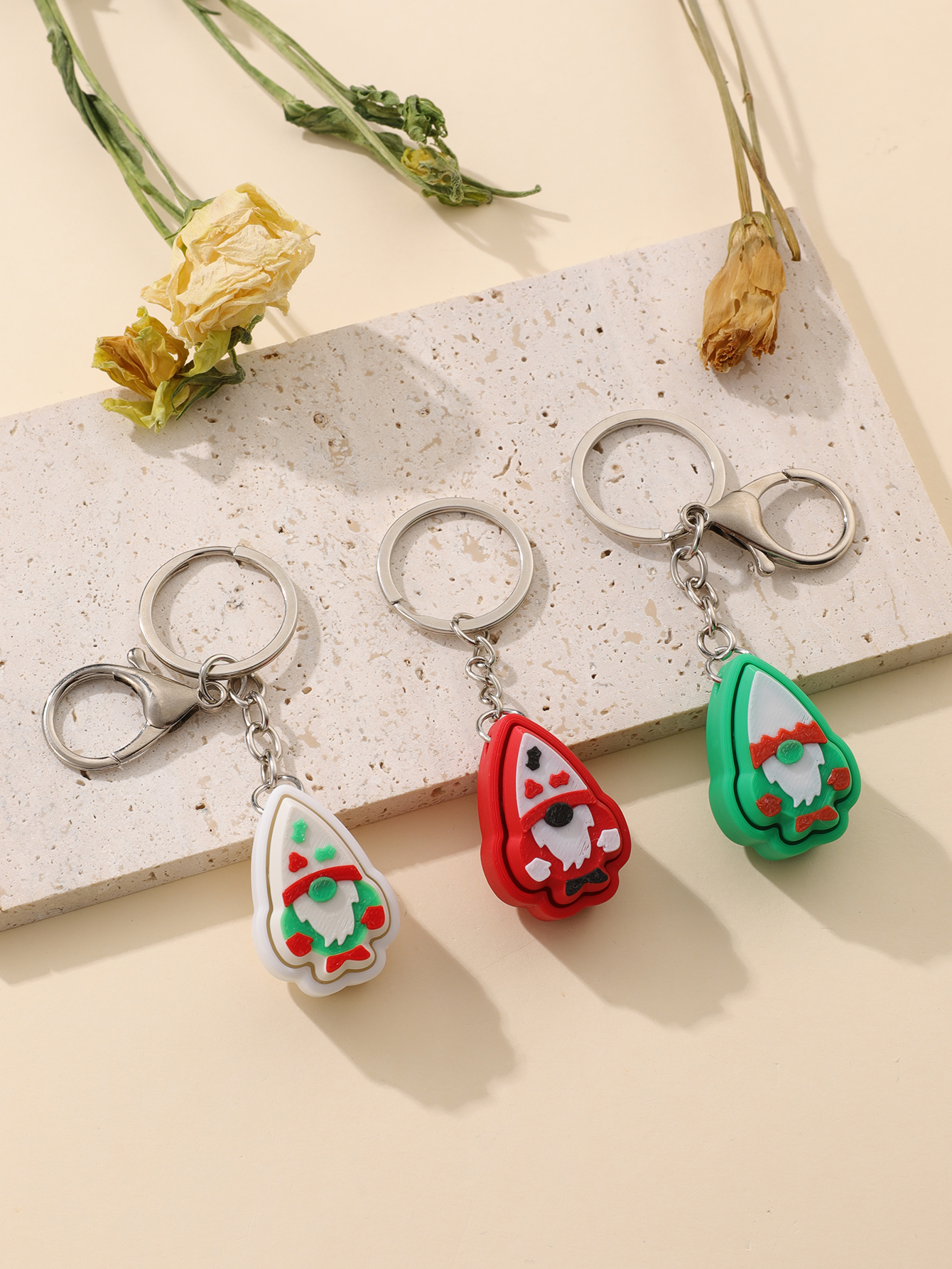 3D Printed Christmas Tree Keychain - Adult Stress Relief Toy, Portable Anxiety Relief Tool with Clickable Keyboard Design