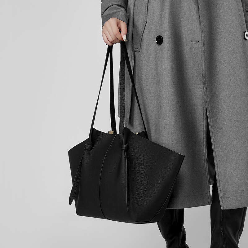 New designer bag luxury bag Tote Genuine Leather Women's Fashion Batwing Versatile Commuter Large Handbag Wing Bag