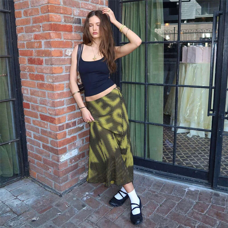 INS Style 2023 Summer New Women's Solid Color Slim Street Fashion High Waist Bodycon Skirt 162