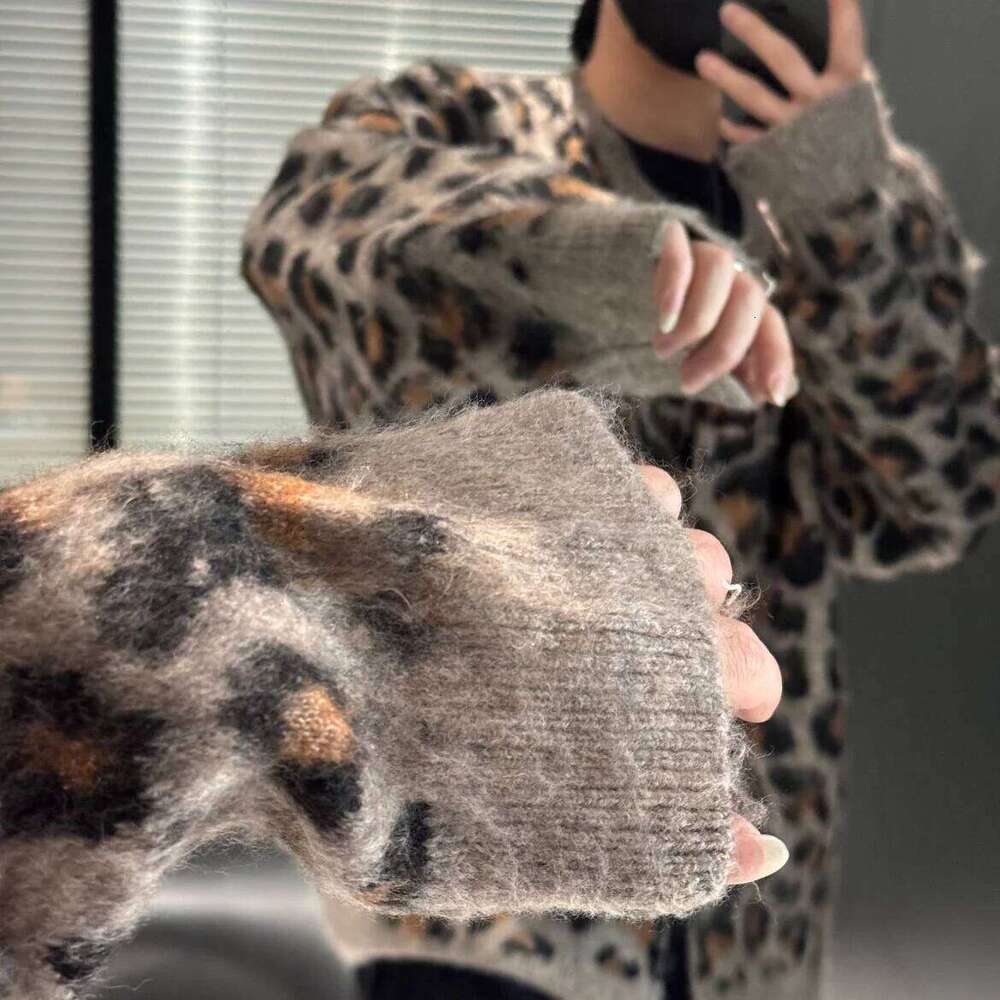 2025 Men's Women's Retro Knitwears Trendy Leopard Print Chic Long Sleeve Sweater Loose Casual Versatile Fashion Knitted Cardigan