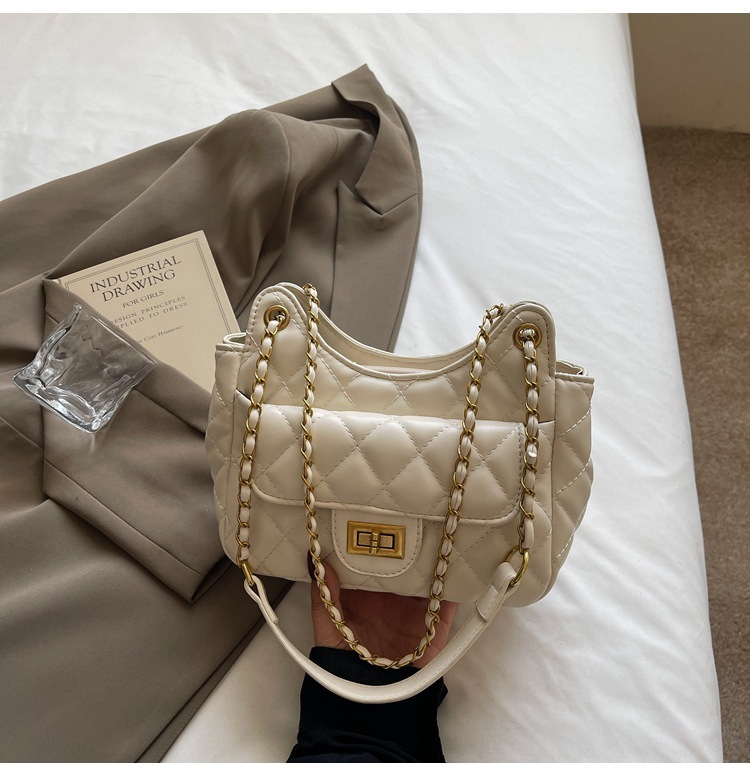 Luxury Brand Designer Bag Style Quilted Chain Underarm Bag For Women 2025 New Fashion Single Shoulder Crossbody Bag Light Luxury Small Square Bag Tren