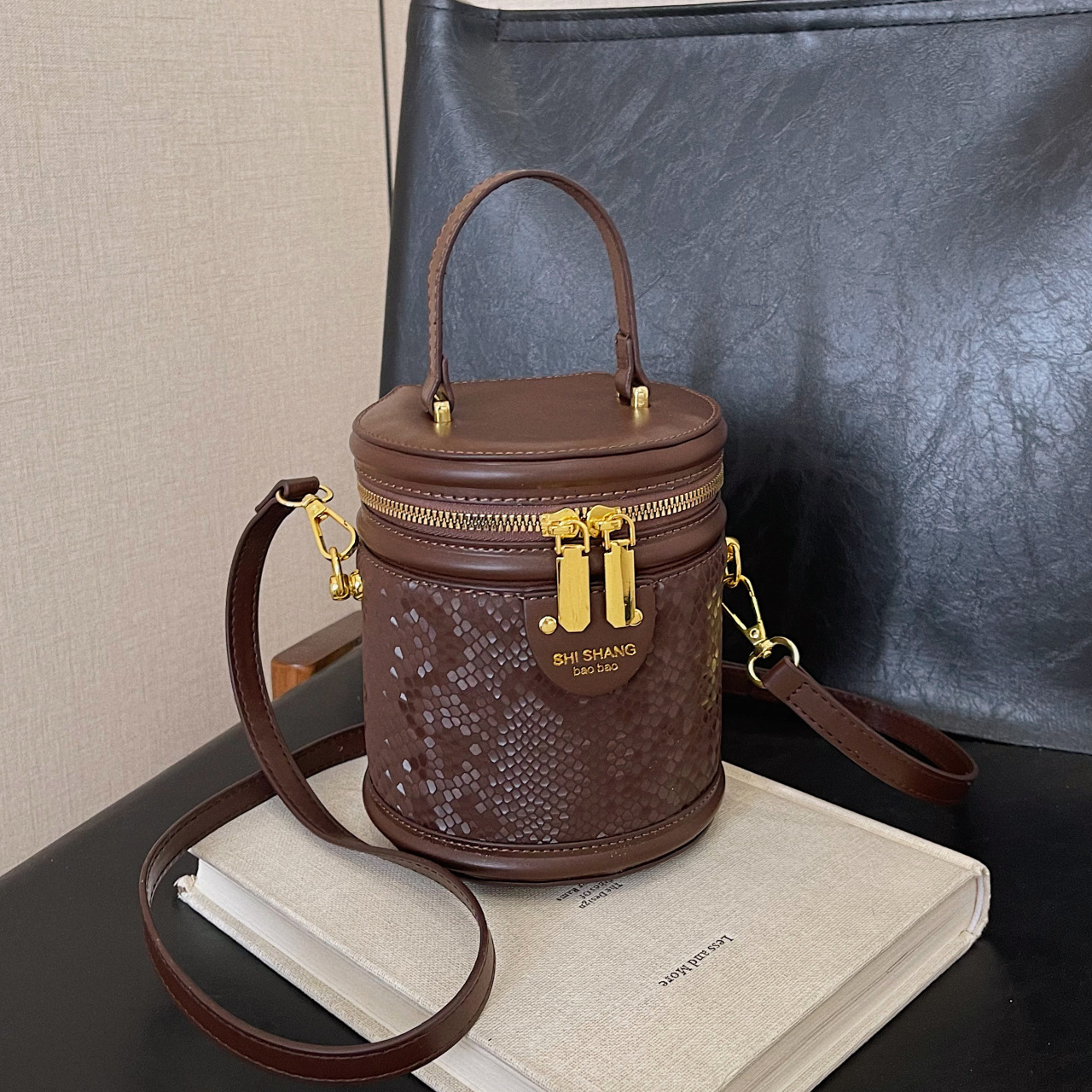 Luxury Brand Designer Bag This Year's Trend Snake Skin Pattern Handbag For Women Foreign Trade Spring Summer High-End Cylinder Single Shoulder Cr