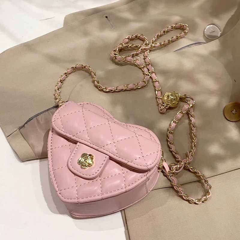 Faionable Chain Shoulder Bag Womens 2025 Trendy Crossbody Love Heart Bag Soft PU Leather Zipper Closure Casual Sle Y250725