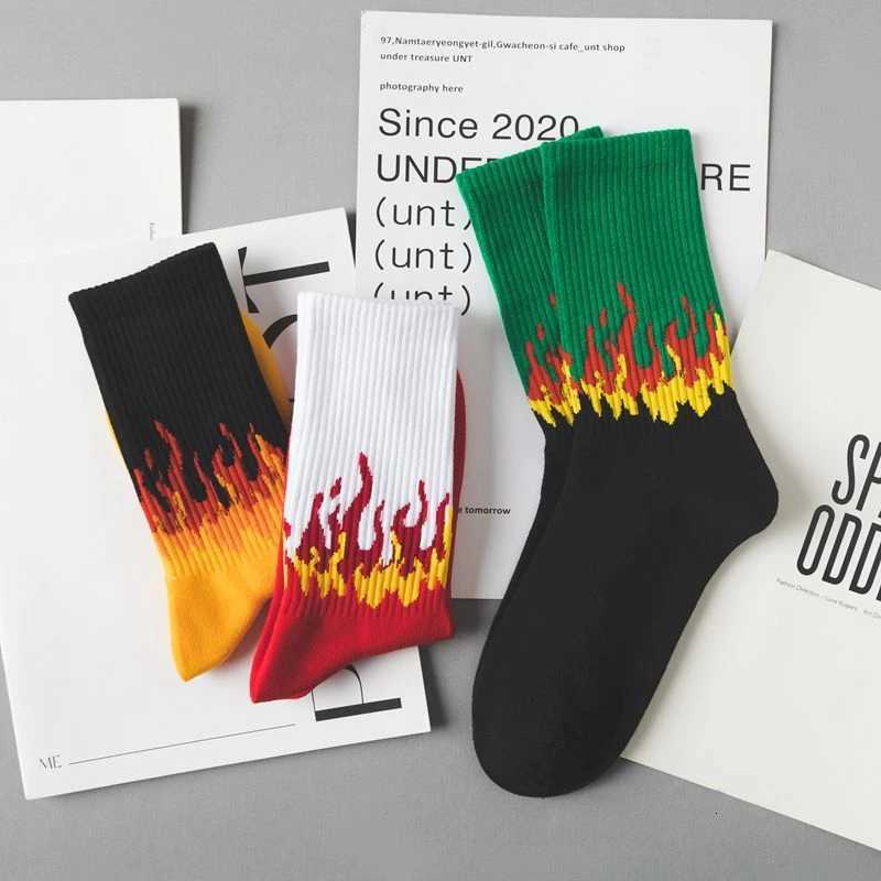 Red Flame Street Skateboard Socks Casual Fashion Hip Hop Socks Teenager Student Skateboard Boy Socks X250725