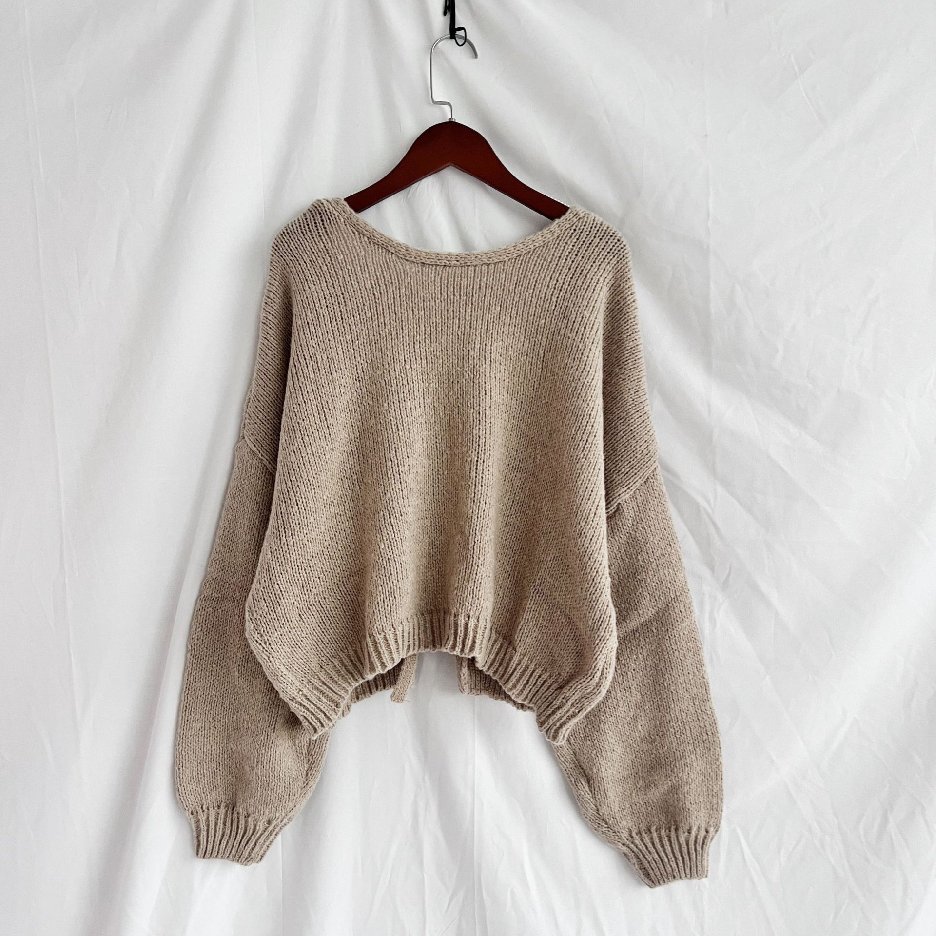 Free shipping designer sweater for women Fashionable and minimalist sweater loose and comfortable knit top