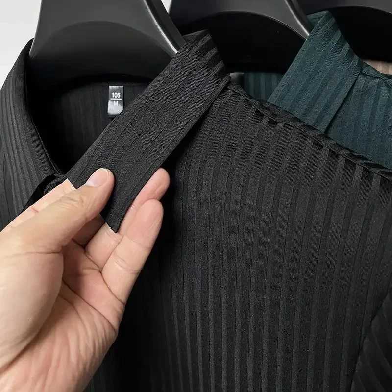 Mens Ice Silk Polo Shirt Lapel Hollow Short-Sleeved Breathable Business Fashion T-Shirt Mens Brand Clothing Summer New XJ250725