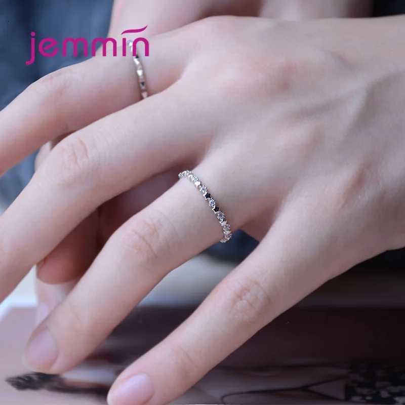 Luxury original 925 sterling silver star shaped ring real stackable transparent CZ jewelry suitable for womens wedding gifts W250417