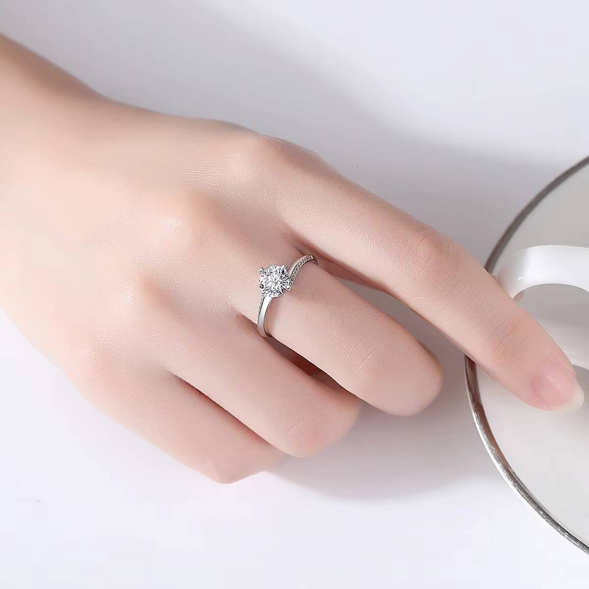 Wholesale High Quality Moissanite Ring 925 Sterling Silver VVS1 D Color Simple Engagement Wedding Diamond Ring for Women