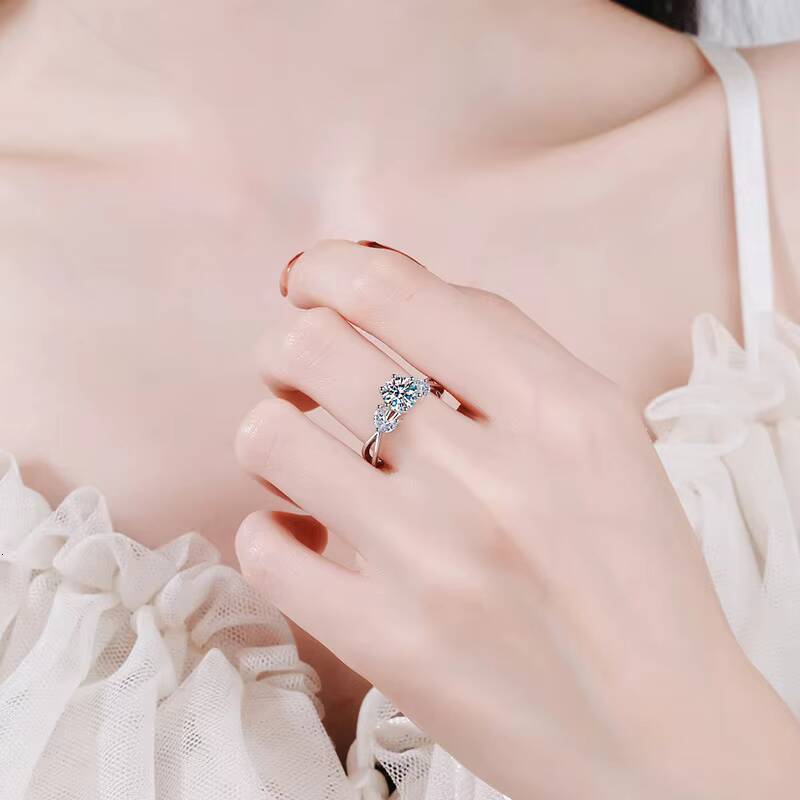 Wholesale Luxury S925 Sterling Silver Round Cut Moissanite Trendy Design Temperament 1Carat Flower Vine Moissanite Diamond Ring