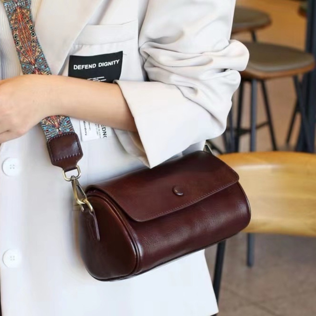 designer bag Vegetable Tanned Top Layer Cowhide Cylinder Women 2025 Spring Summer New Wide Shoulder Strap High-end Feel Single Shoulder Underarm Cross