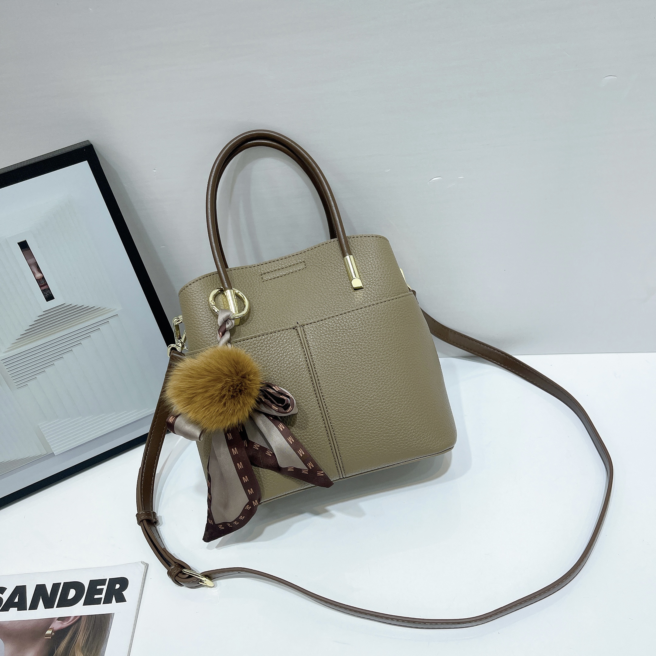 Totes The bucket women's bag is a versatile, stylish and high-end casual crossbody handbag