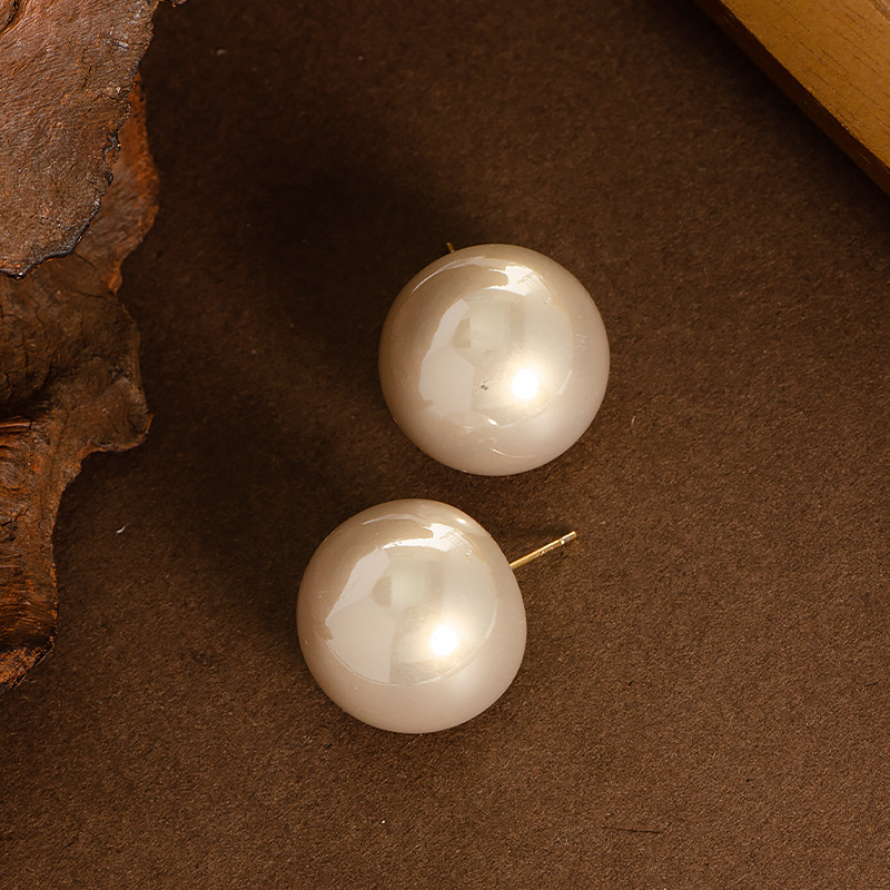 Sier Needle Korean Fever Same Style High Gloss Oversized Pearl Stud for Women Elegant Simple High-end Feel Earrings