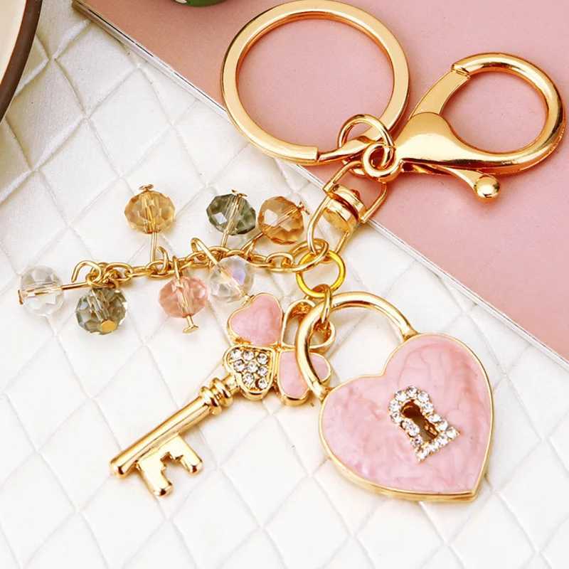 New Fashion Witnesses Rhinestone Bow Key Keychain With Dripping Lock Womens Birthday Gift Jewelry R250725