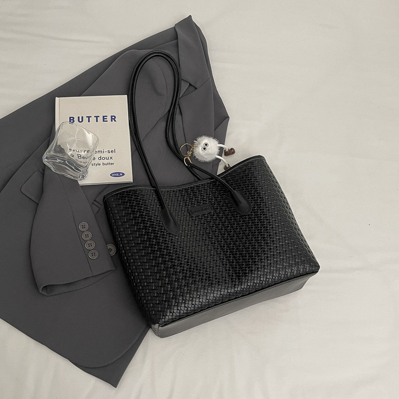 Luxury Brand Designer Bag Women's Luxury bag Bag Retro Large Capacity Handbag New Fashion Embossed Shoulder Underarm Bag For Work Commute Tote Ba