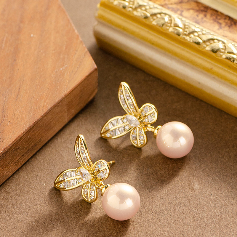Internet Celebrity Sweet Exquisite Inlaid Zircon Butterfly Pearl Stud Earrings for Women Elegant Versatile Sier Needle Ear Jewelry